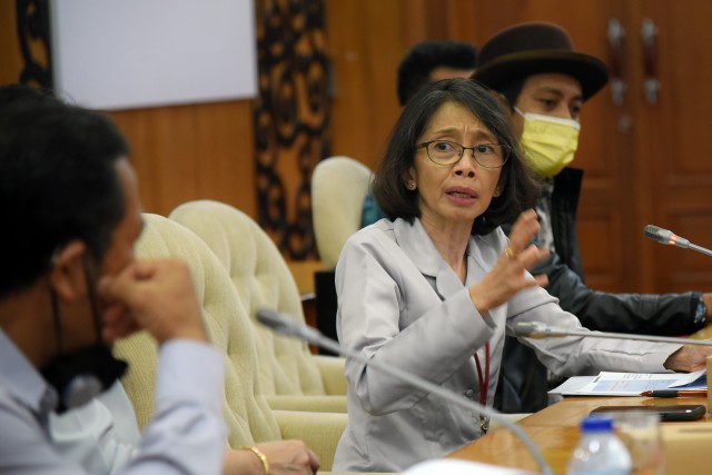 Deputi Bidang Persidangan Sekretariat Jenderal DPR RI Damayanti saat membuka acara FGD yang diselenggarakan Bagian Media Cetak dan Media Sosial (Metaksos) Setjen DPR RI di Ruang Rapat Pansus C, Gedung Nusantara II, Senayan, Jakarta, Kamis (21/10/2021). Foto: Andri/Man