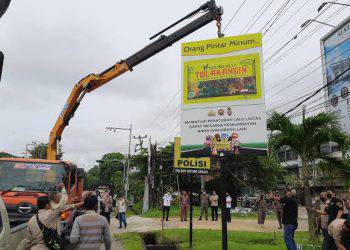 Sebanyak 500 titik reklame di Kota Pekanbaru diketahui telah habis masa izinnya, bahkan beberapa di antaranya berdiri tanpa izin resmi.