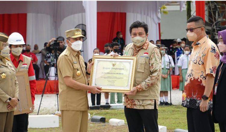 PT Riau Andalan Pulp and Paper (RAPP), unit usaha APRIL Group menerima penghargaan sebagai salah satu perusahaan swasta di Provinsi