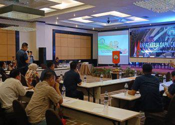 Suasana Raker Gapki Riau di Hotel Jatra Pekanbaru. Raker yang dihadiri Sekjen Gapki Edy Martono itu diwarnai aksi walkout anggotanya.