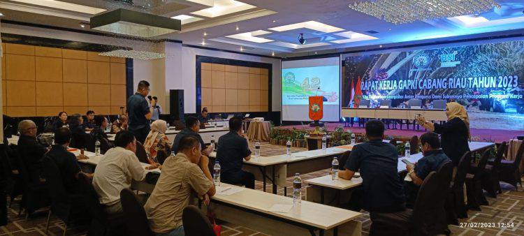 Suasana Raker Gapki Riau di Hotel Jatra Pekanbaru. Raker yang dihadiri Sekjen Gapki Edy Martono itu diwarnai aksi walkout anggotanya.