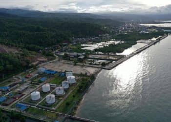 Foto udara areal depot terminal bahan bakar minyak (TBBM) PT Pertamina (Persero) di Kolaka, Kolaka, Sulawesi Tenggara