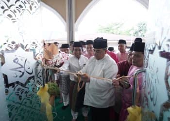 Resmikan Masjid Rahmatullah 2, Wagubri Diminta untuk Potong Pita