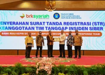 PT Bank Riau Kepri Syariah (Perseroda) menerima piagam keanggotaan CSIRT (Computer Security Incident Response Team) dari Badan Siber dan Sandi Negara (BSSN) yang diserahkan langsung oleh Direktur Keamanan Siber dan Sandi Sektor Keuangan, Perdagangan dan Pariwisata BSSN, Bapak DR. Edit Prima kepada Direktur Utama BRK Syariah Bapak Andi Buchari (20/02/23)