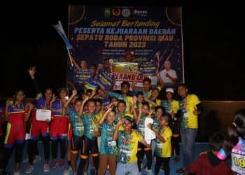 Para jawara dan pengurus Porserosi Pekanbaru foto bersama, usai keluar sebagai juara umum.