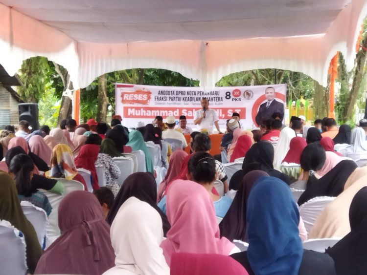 reses Muhammad Sabarudi di Jalan Kampung Baru, Kelurahan Kelurahan Bambu Kuning, Kecamatan Tenayan Raya, Jumat 14 Juli 2023.