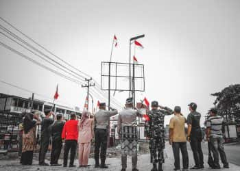 Ratusan Bendera Merah Putih Dikibarkan di Jalan Lintas Timur Pekanbaru