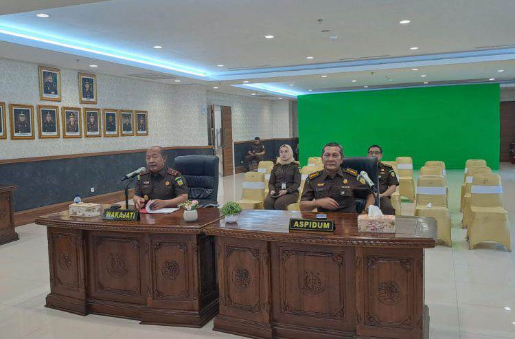 Wakil Kepala Kejaksaan Tinggi Riau Hendrizal Husin, SH., MH, Asisten Tindak Pidana Umum Kejaksaan Tinggi Riau Martinus, SH.