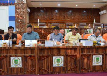 Rapat finalisasi kerja Banggar terkait APBD-P Kabupaten Rokan Hilir (foto/zal)