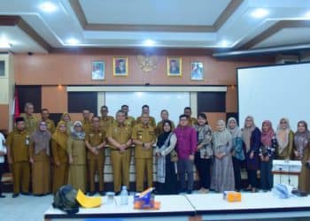 Wakil Bupati H.Syamsuddin Uti yang juga sebagai Ketua Tim Percepatan Penurunan Stunting (TPPS) saat menerima Tim Badan Pemeriksa Keuangan (BPK) RI Perwakilan Provinsi Riau di Aula Bappeda, Selasa (15/8/2023)