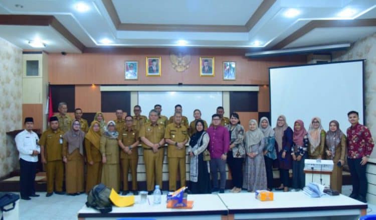 Wakil Bupati H.Syamsuddin Uti yang juga sebagai Ketua Tim Percepatan Penurunan Stunting (TPPS) saat menerima Tim Badan Pemeriksa Keuangan (BPK) RI Perwakilan Provinsi Riau di Aula Bappeda, Selasa (15/8/2023)