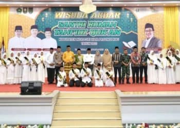 Bupati Inhil, HM Wardan, Saat foto Bersama Santri dan Santriwati Rumah Tahfiz se Inhil, Jum'at, (15/09/2023)