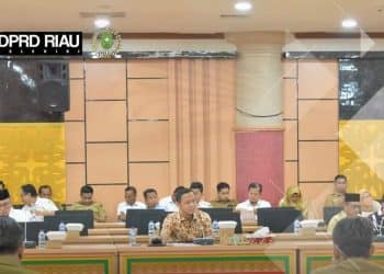 Badan Anggaran (Banggar) DPRD Provinsi Riau mengadakan rapat kerja bersama TAPD Provinsi Riau dalam rangka penyempurnaan penyesuaian hasil evaluasi Kemendagri terhadap Ranperda APD perubahan tahun anggaran 2023