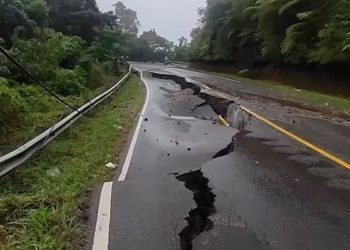 Jalan Terban Kelok 17 Ulu Air Harau Amblas Sepanjang 50 Meter