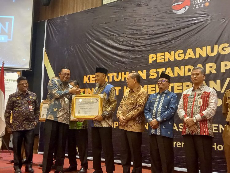 Ombudsman Riau Berikan Penghargaan Penilaian Kepatuhan Penyelenggaraan Pelayanan Publik