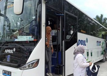 Salah satu bus listrik yang dimiliki PT RAPP