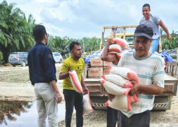 PT Wahanakarsa Swandiri Salurkan Paket Sembako untuk Korban Banjir Riau