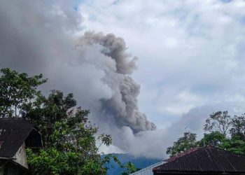 Gunung Marapi Sumbar Kembali Erupsi dan Keluarkan Dentuman