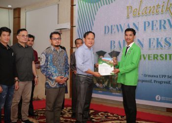 Rektor Universitas Pasir Pangaraian Dr Hardianto berfoto bersama ketua DPM terpilih Al Fajar