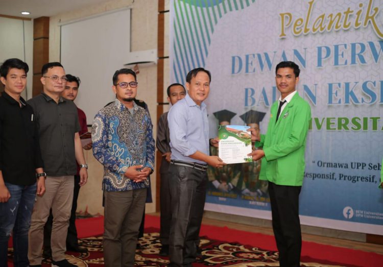 Rektor Universitas Pasir Pangaraian Dr Hardianto berfoto bersama ketua DPM terpilih Al Fajar