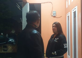 Tim Tabur Kejaksaan saat mengamankan Jasmine Donamel (22).