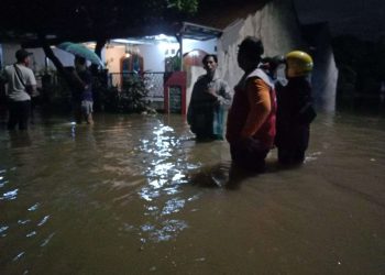 Waduh, Korban Banjir di Tangsel Terima Bantuan yang Sudah Kadaluarsa