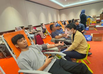 Ribuan warga Riau Kompleks PT RAPP mengikuti donor darah massal ke-66 yang berhasil mengumpulkan 1.071 kantong darah.