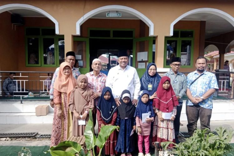 Bupati Siak Alfedri ketika di Musala RSUD Tengku Rafian.