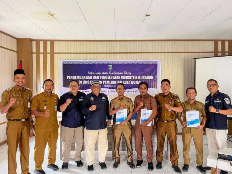 Kepala Diskominfotiksan Kota Dumai, H. Khairil Adli, Sekretaris Camat Dumai Timur, Para Lurah se Kecamatan Dumai Timur, Sekretaris Kelurahan, serta Para Admin Kelurahan.