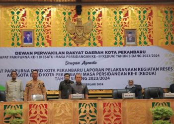 Rapat paripurna DPRD Pekanbaru terkait laporan kegiatan reses