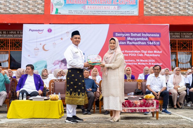 Sambut Ramadan, Ratusan Santri di Ponpes Modern Al-Kautsar Pekanbaru Dapatkan Edukasi dan Perawatan Gigi dan Mulut dari Pepsodent