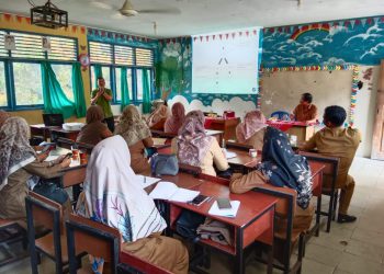 Penyampaian perkembangan dan rencana tindak lanjut pengembangan sekolah di SDN 006 Suka Makmur di Kabupaten Kampar.