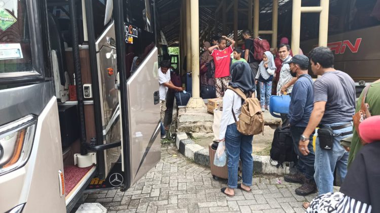 H-1 Idul Fitri, 8.900 Pemudik Berangkat dari Terminal BRPS Pekanbaru