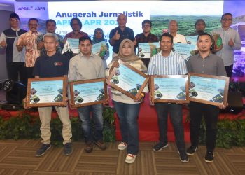 Seluruh pemenang dan finalis foto bersama jajaran manajemen RAPP.