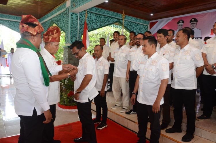 Ketua KONI Riau Lantik Pengurus KONI Pelalawan, Bupati Zukri Harapkan Kemajuan Olahraga Daerah