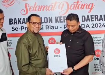 Bakal Calon Wakil Gubernur Riau Sofyan Siroj Resmi Serahkan Berkas Pendaftaran ke PKS