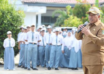 Bupati Siak pada agenda Bupati Goes to School di SMA 1 Tualang