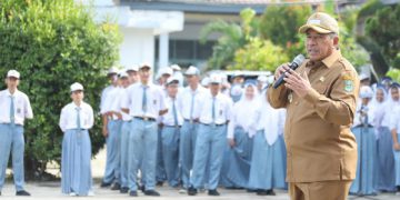 Bupati Siak pada agenda Bupati Goes to School di SMA 1 Tualang