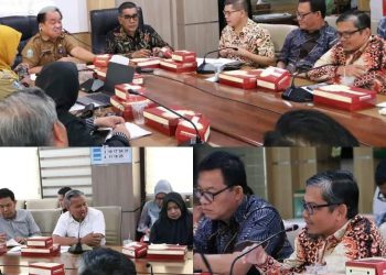 Kabid Sungai PU Jatim dan Ketua Pansus Parisman Ihwan pimpin pertemuan
(Foto : Humas DPRD Riau)