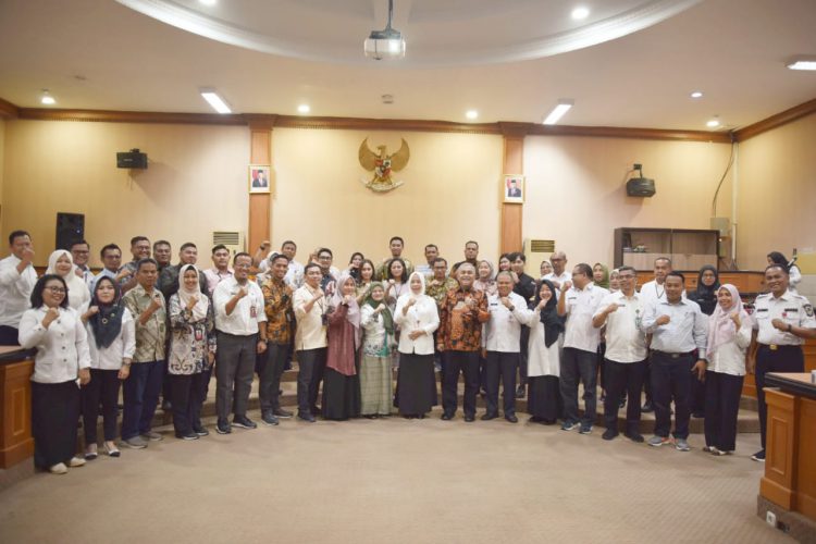 Foto bersama peserta rapat Implementasi Program Satu Rekening Satu Pelajar (KEJAR) Tahun 2024 bersama OJK Riau (Foto: Sekper BRKS)