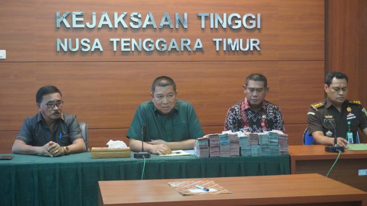 Anggota DPRD Kupang Ramai-ramai Kembalikan Uang ke Kejati NTT