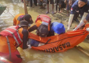 Nelayan Inhu Tewas Tertimpa Pohon Saat Melintas di Sungai