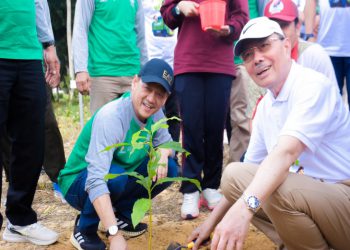 Pj Bupati Kampar H Hambali SE, MBA, MH tanam pohon durian bersempena dengan Peringatan Hari lingkungan Hidup Sedunia tahun 2024