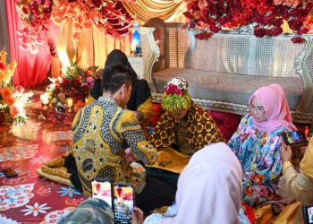 Anak Bupati Rokan Hilir Naladia Ayu Rokan jalani prosesi berandam dan malam berinai Selasa (23/4/2024) malam di Rumah Dinas Bupati Batu Enam. Foto: Diskominfotiks Rohil/Iwn/KOM.1.