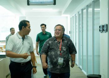 Menteri Riset dan Teknologi 2019-2021 pada kabinet Indonesia Maju, Prof. Bambang Brodjonegoro, S.E, M.U.P., Ph.D., didampingi Presiden Direktur RAPP Sihol Aritonang.