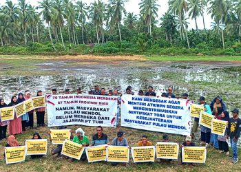 Tuntut Hak Atas Tanah, Masyarakat Pulau Mendol Gelar Aksi Menolak Kehadiran PT TUM