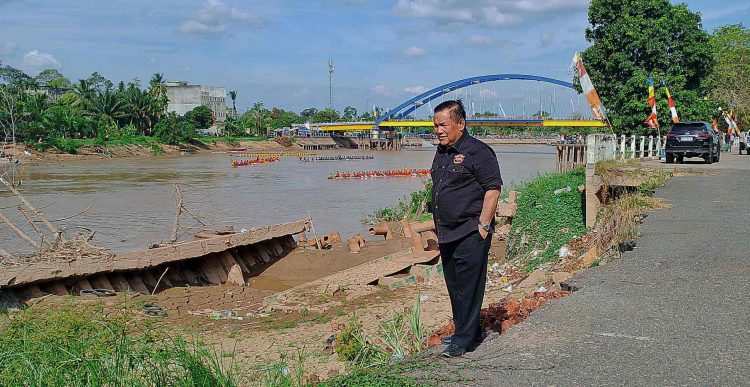 Abrasi di sungai Indragiri