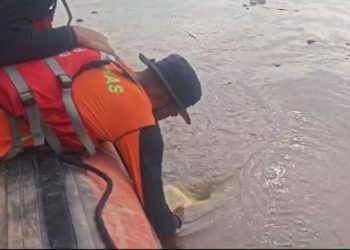 Selesai Muat Kelapa, ABK KM Bintang Terjatuh ke Sungai Kateman