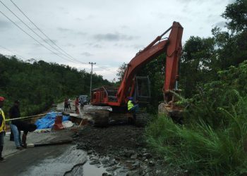 Pasokan Sembako Terlambat Akibat Longsor di Jalan Lintas Riau-SUmbar