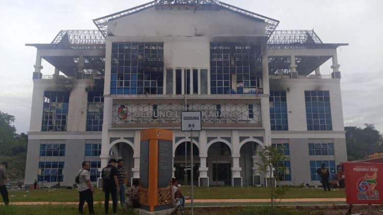 Pemko Pekanbaru Serahkan Penyelidikan Kebakaran Gedung ke Polisi